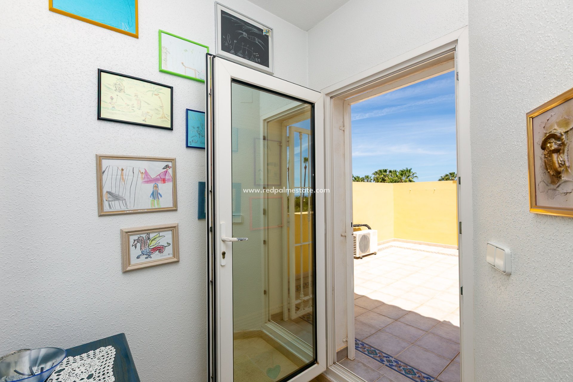 Resale - Villa -
Orihuela Costa - Rioja