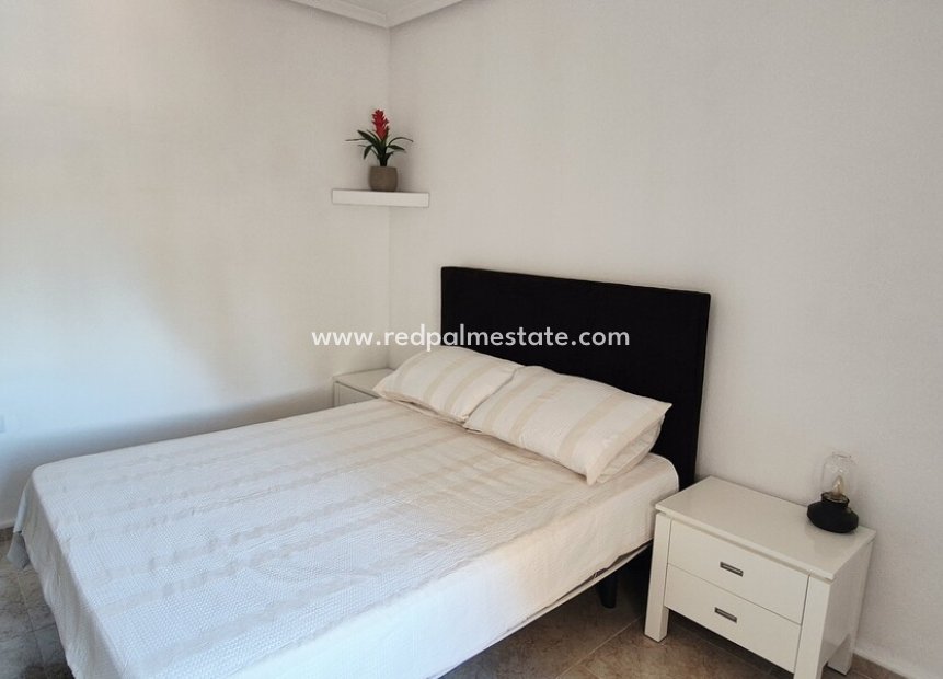 Resale - Villa -
Orihuela Costa - Villamartín
