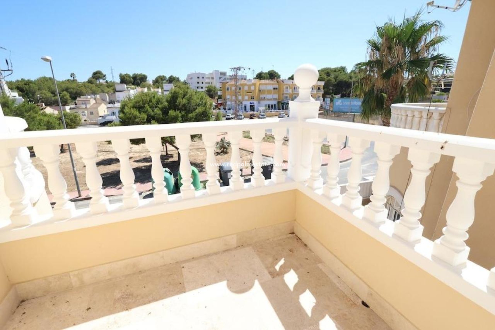 Resale - Villa -
Orihuela Costa - Villamartín