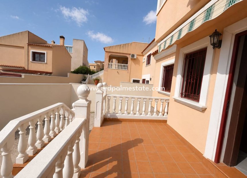 Resale - Villa -
Orihuela Costa - Villamartín