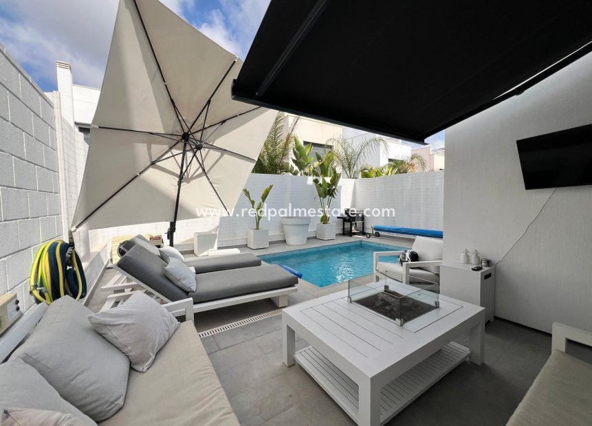 Resale - Villa -
Orihuela Costa - Villamartín
