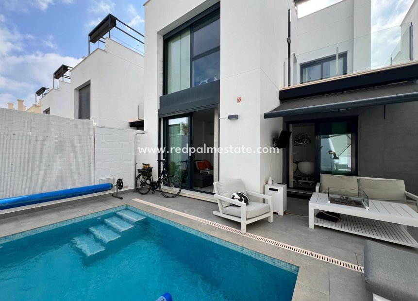 Resale - Villa -
Orihuela Costa - Villamartín