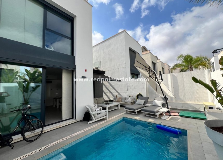 Resale - Villa -
Orihuela Costa - Villamartín