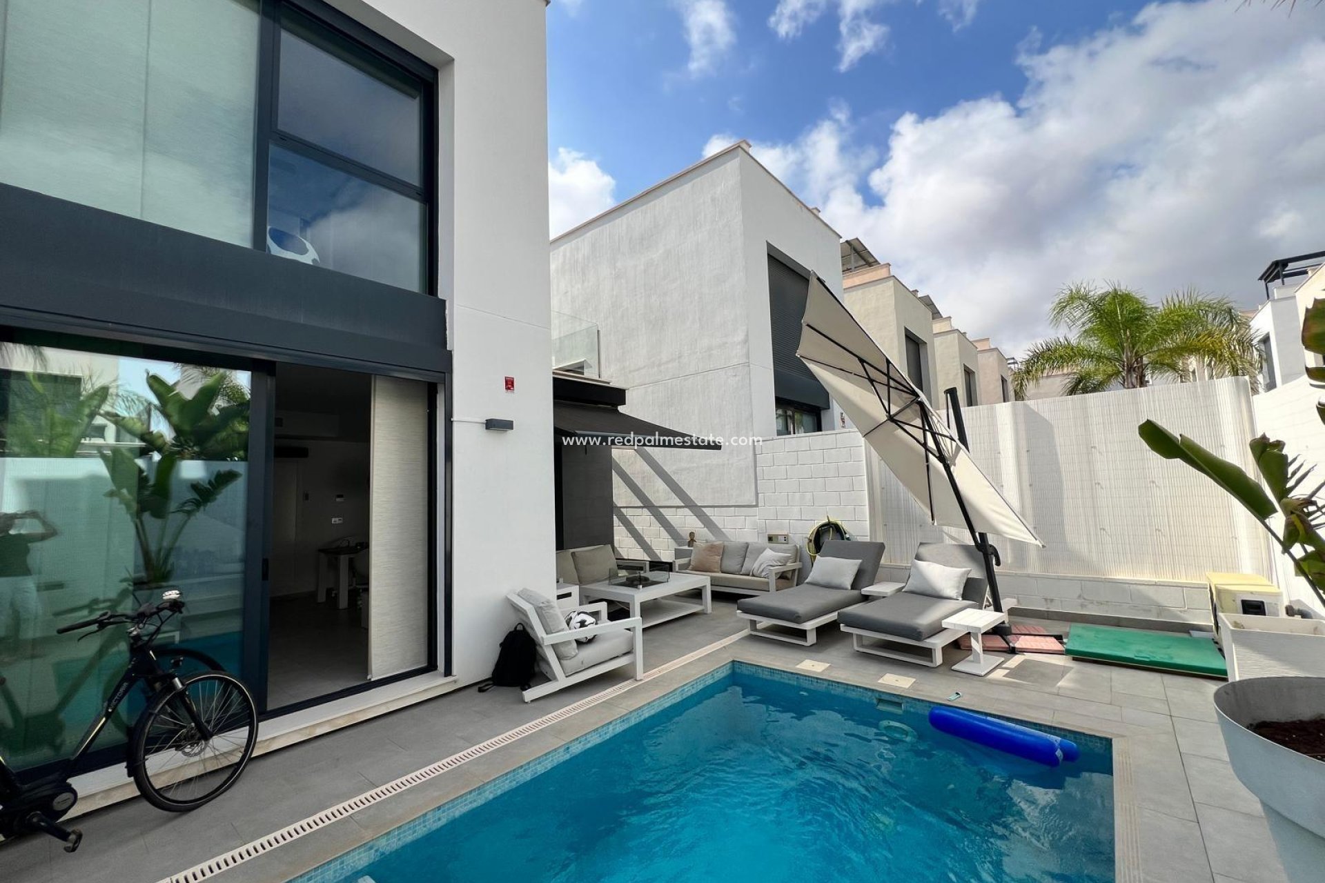 Resale - Villa -
Orihuela Costa - Villamartín
