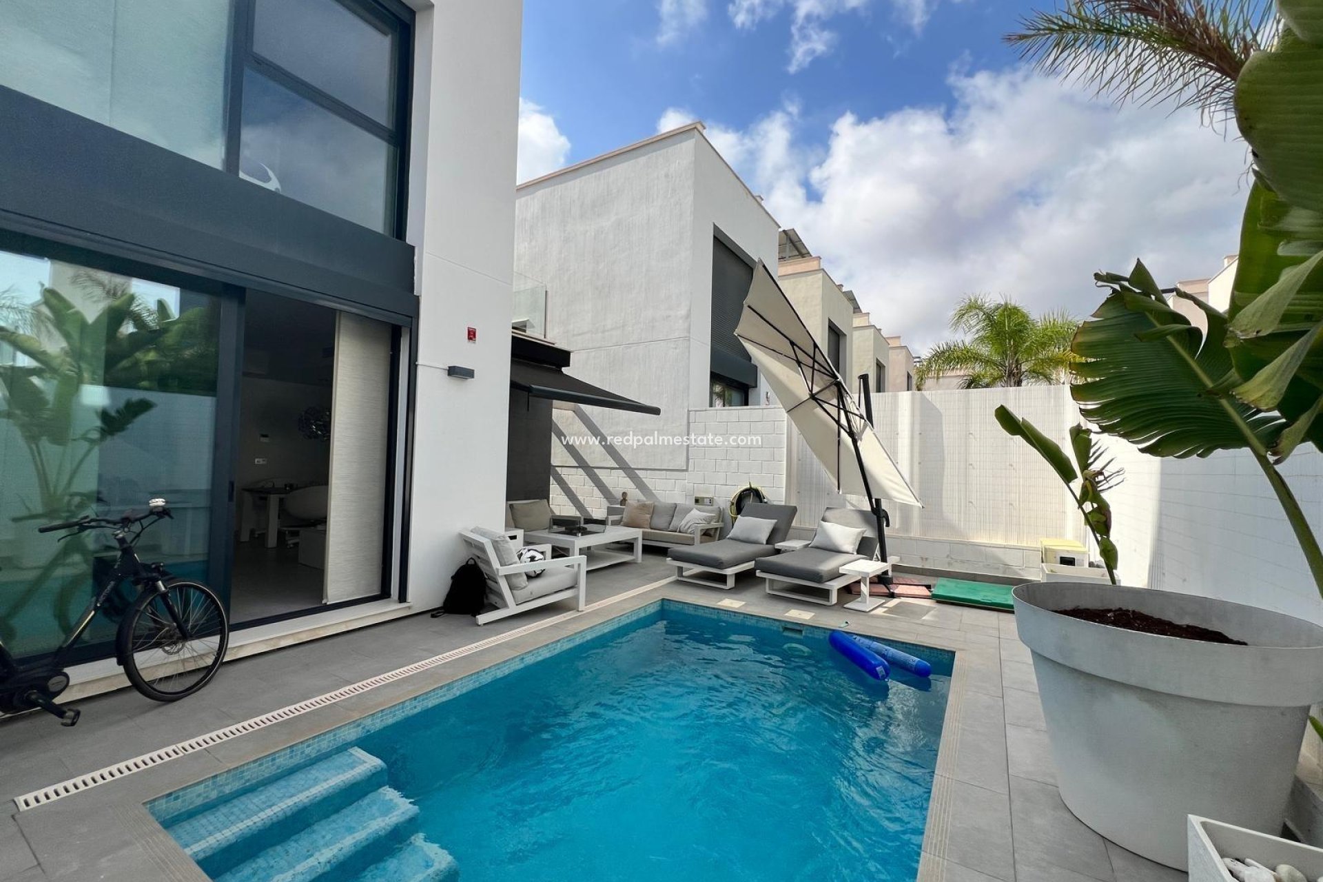 Resale - Villa -
Orihuela Costa - Villamartín