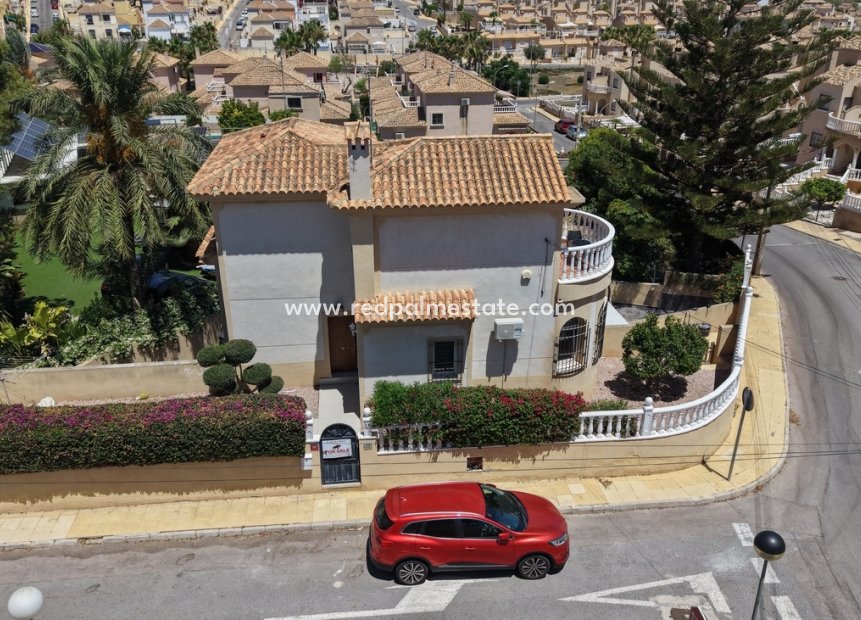 Resale - Villa -
Orihuela Costa - Villamartín
