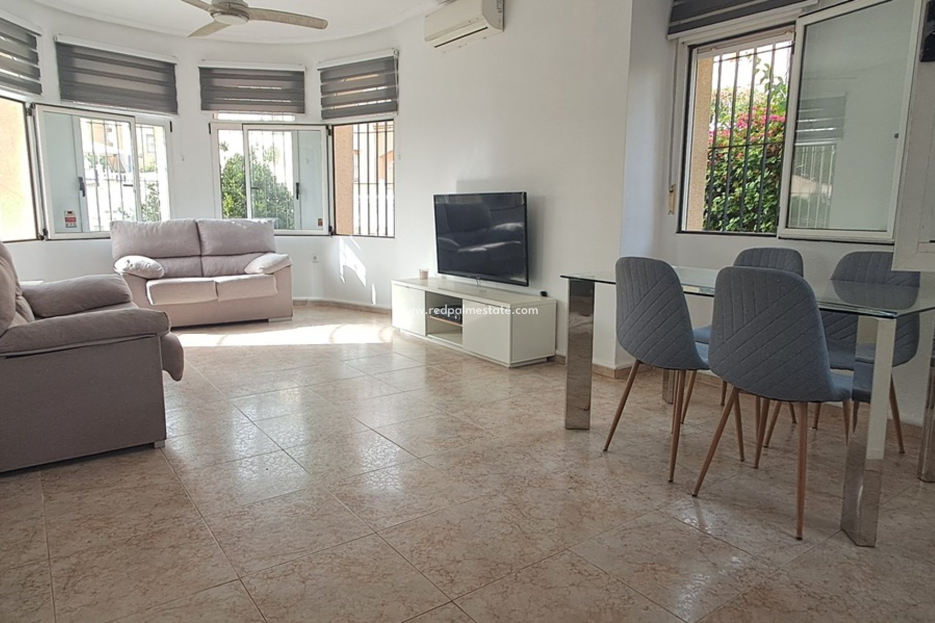 Resale - Villa -
Orihuela Costa - Villamartín