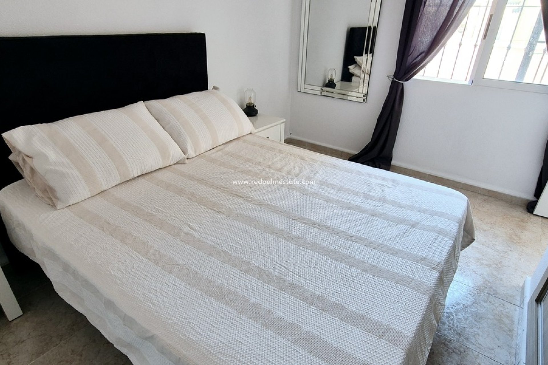 Resale - Villa -
Orihuela Costa - Villamartín