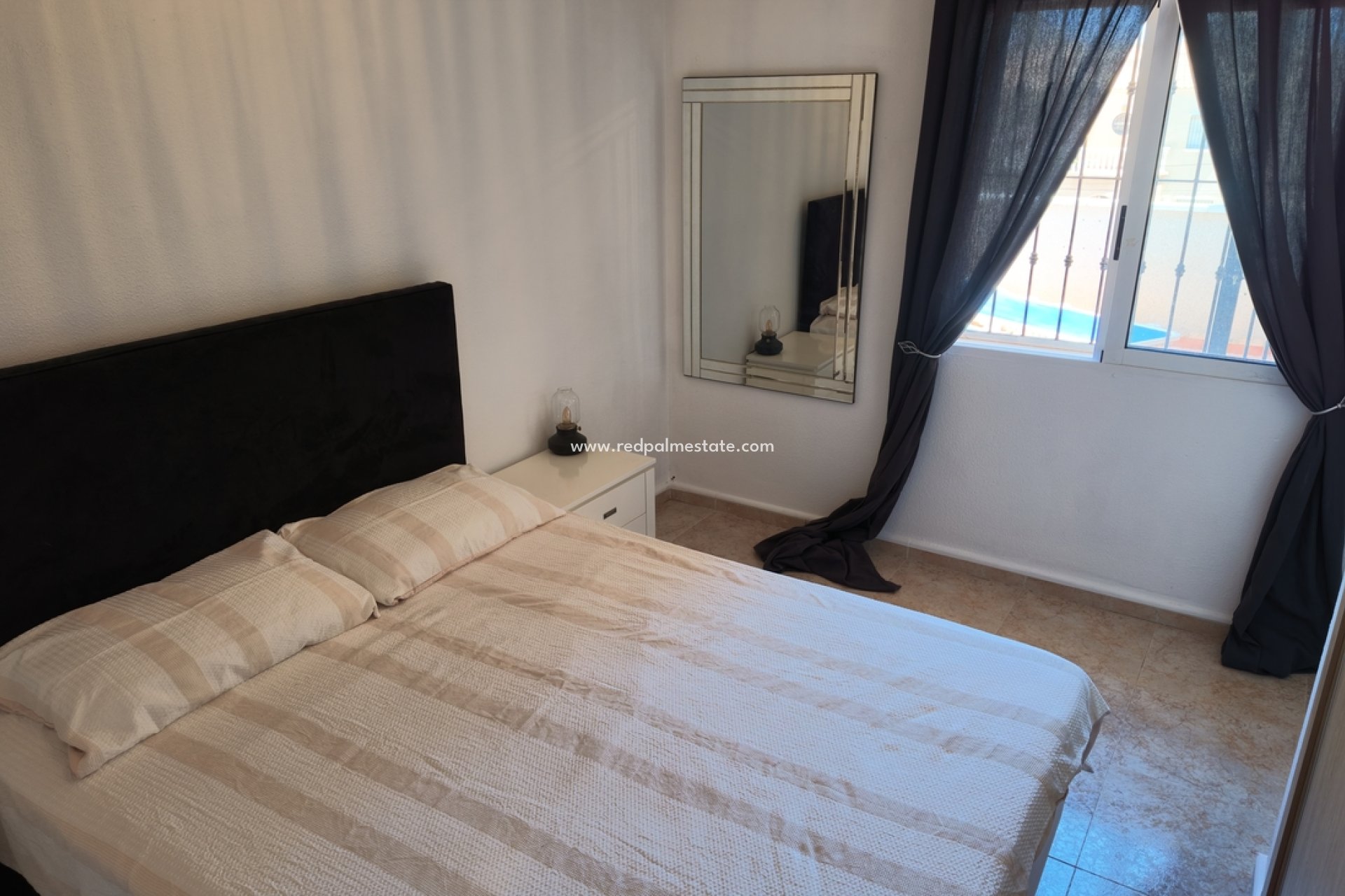 Resale - Villa -
Orihuela Costa - Villamartín