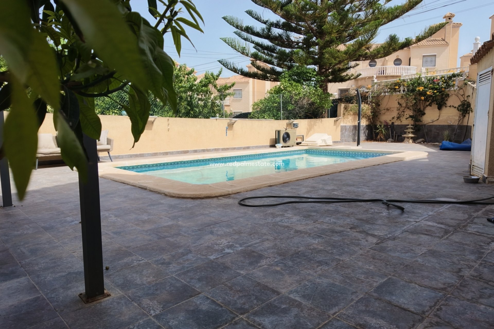 Resale - Villa -
Orihuela Costa - Villamartín