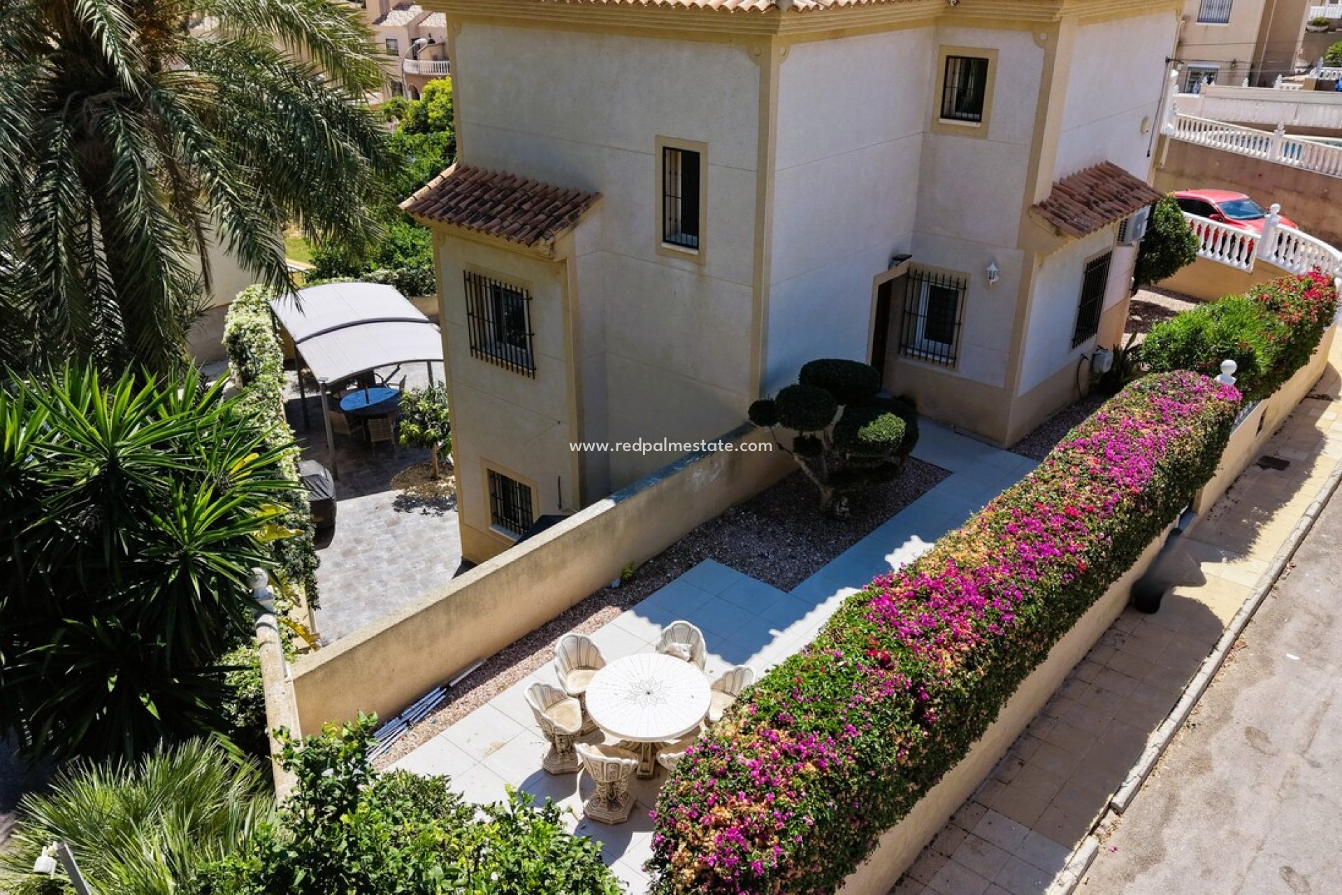 Resale - Villa -
Orihuela Costa - Villamartín