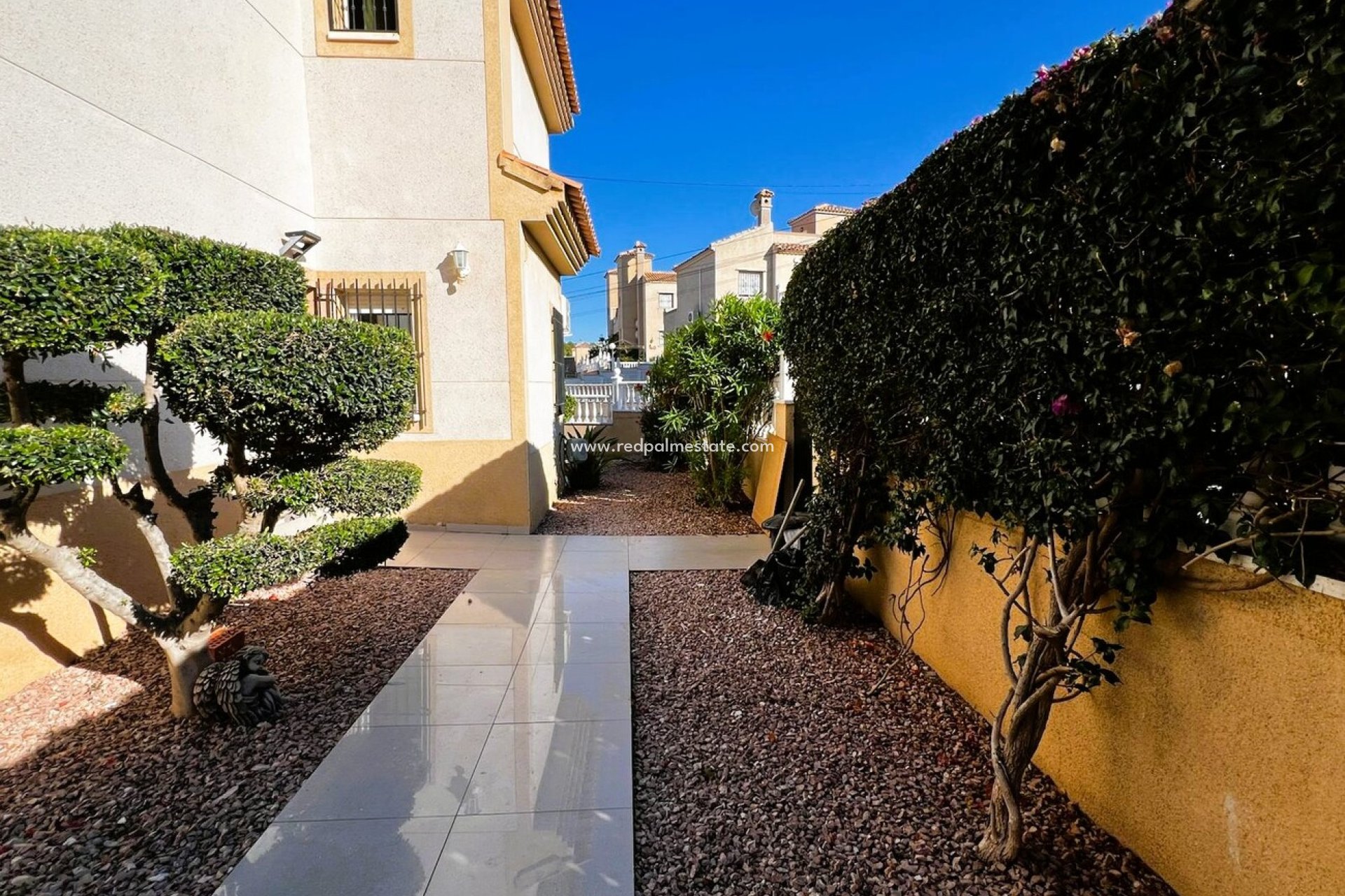 Resale - Villa -
Orihuela Costa - Villamartín