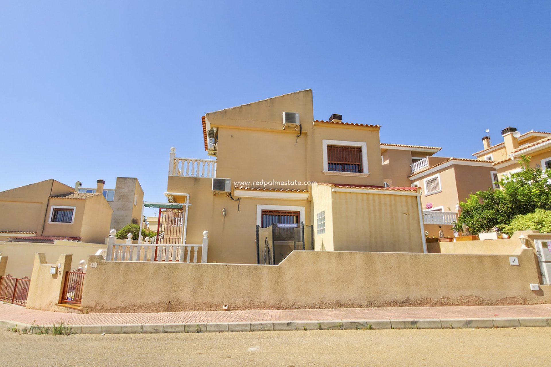 Resale - Villa -
Orihuela Costa - Villamartín