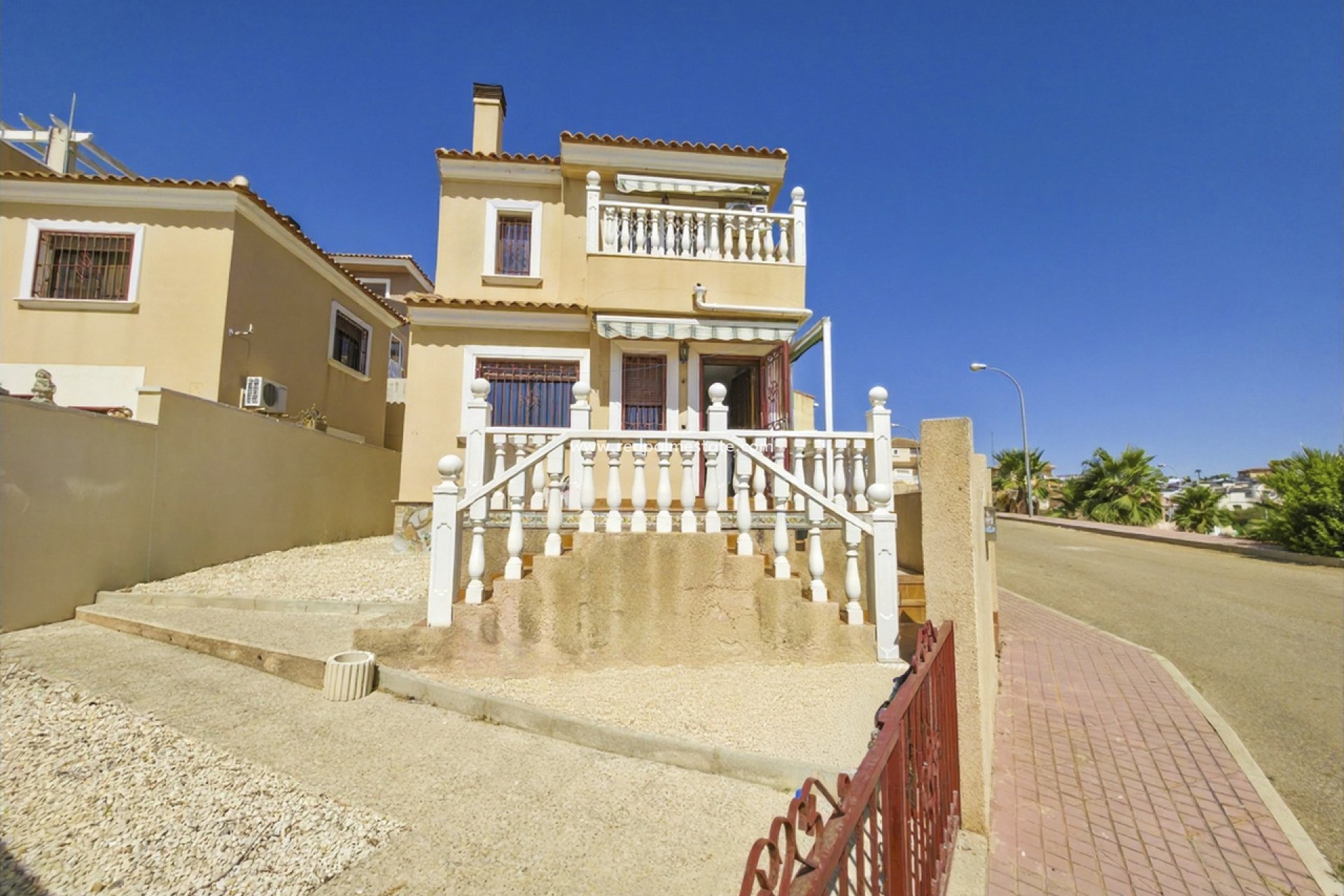 Resale - Villa -
Orihuela Costa - Villamartín