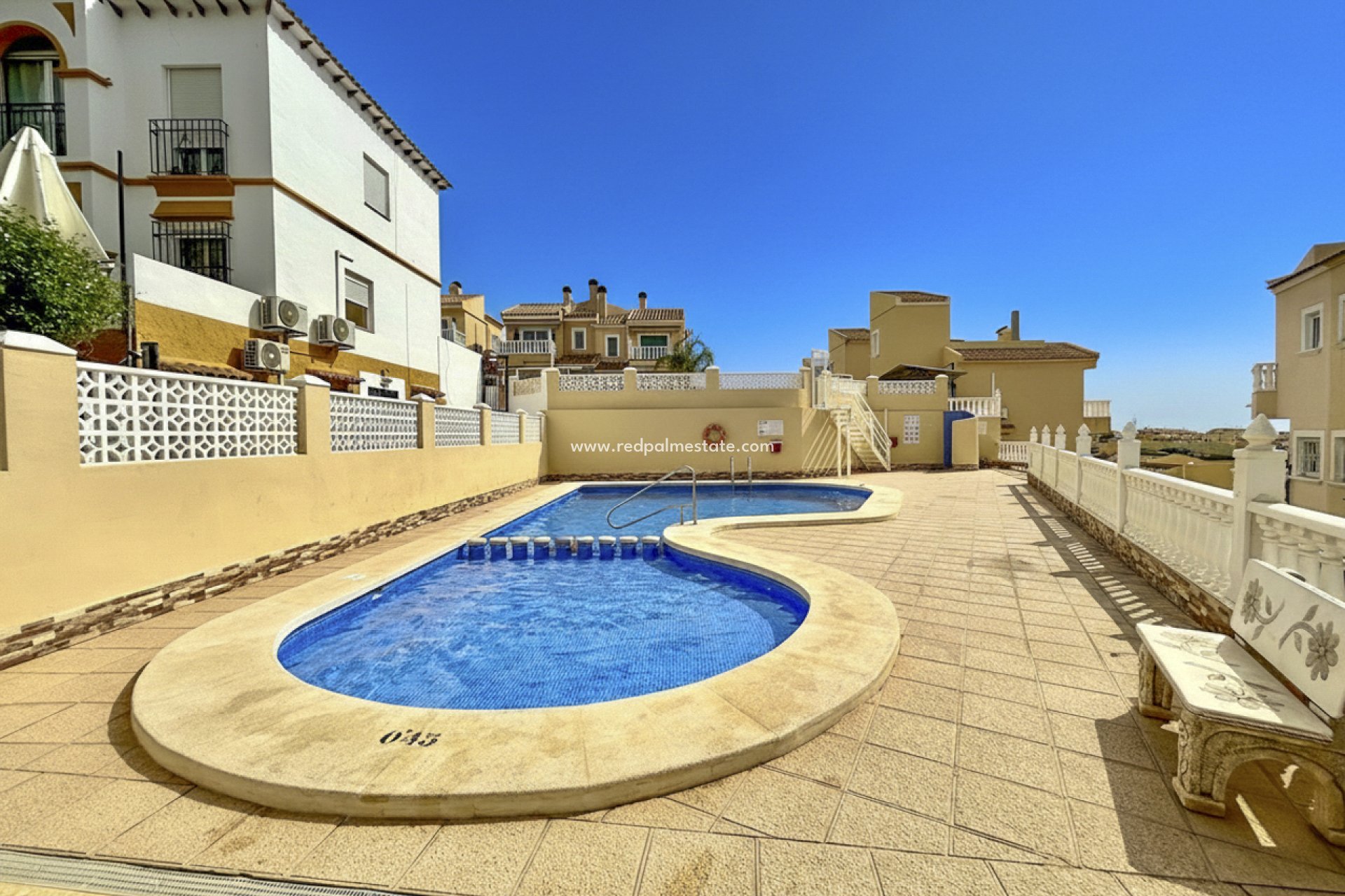Resale - Villa -
Orihuela Costa - Villamartín