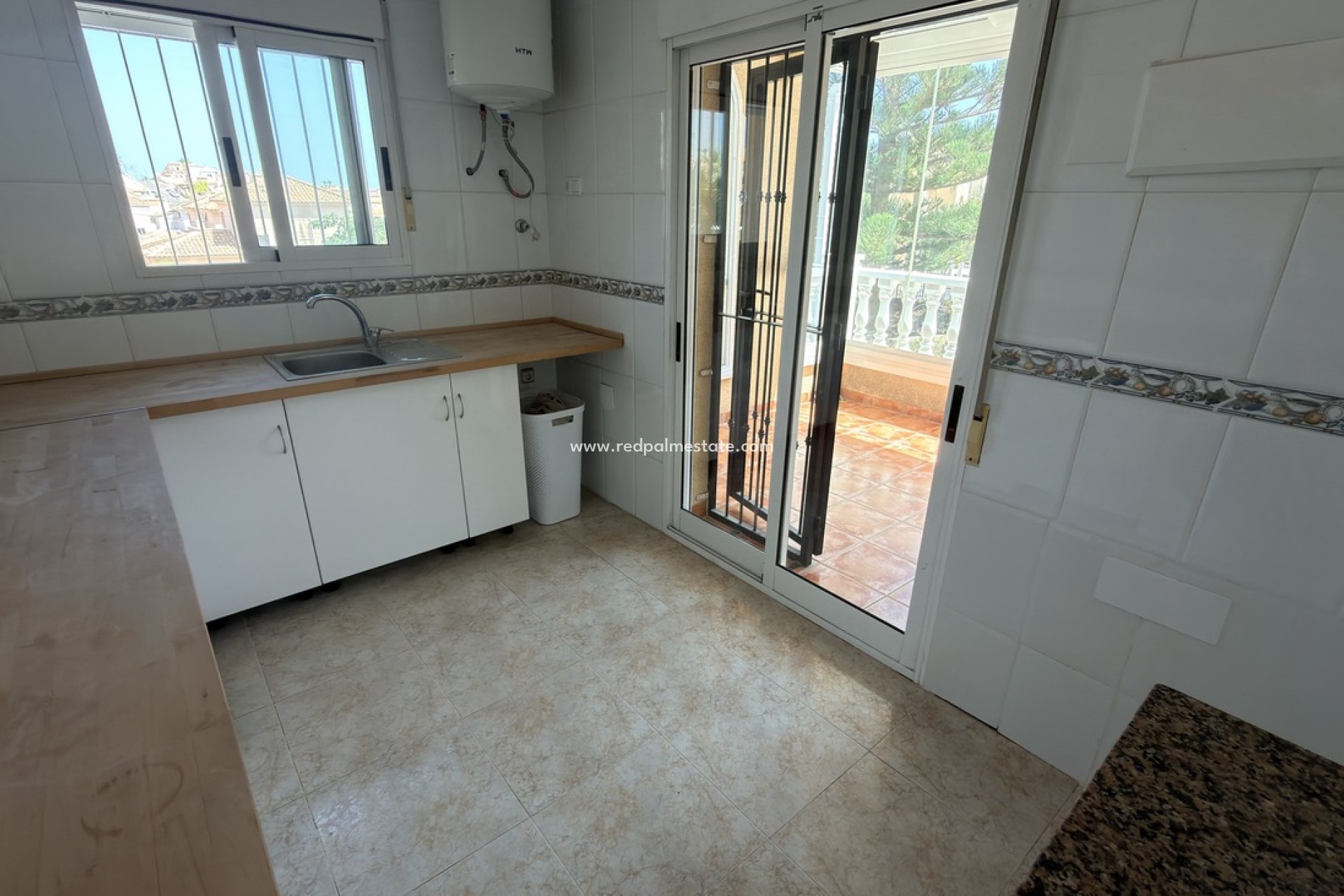 Resale - Villa -
Orihuela Costa - Villamartín