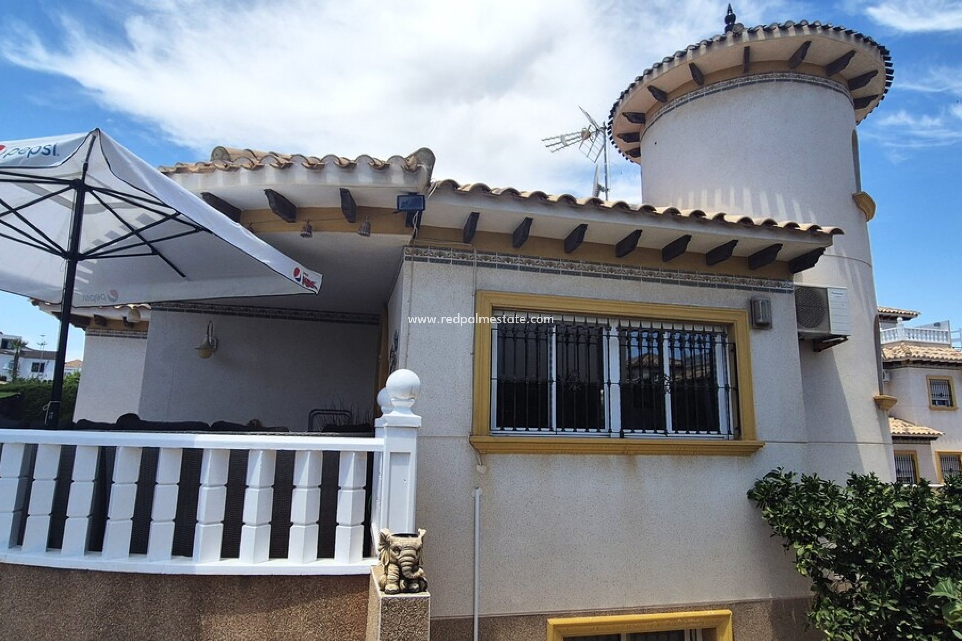 Resale - Villa -
Orihuela Costa - Villamartín