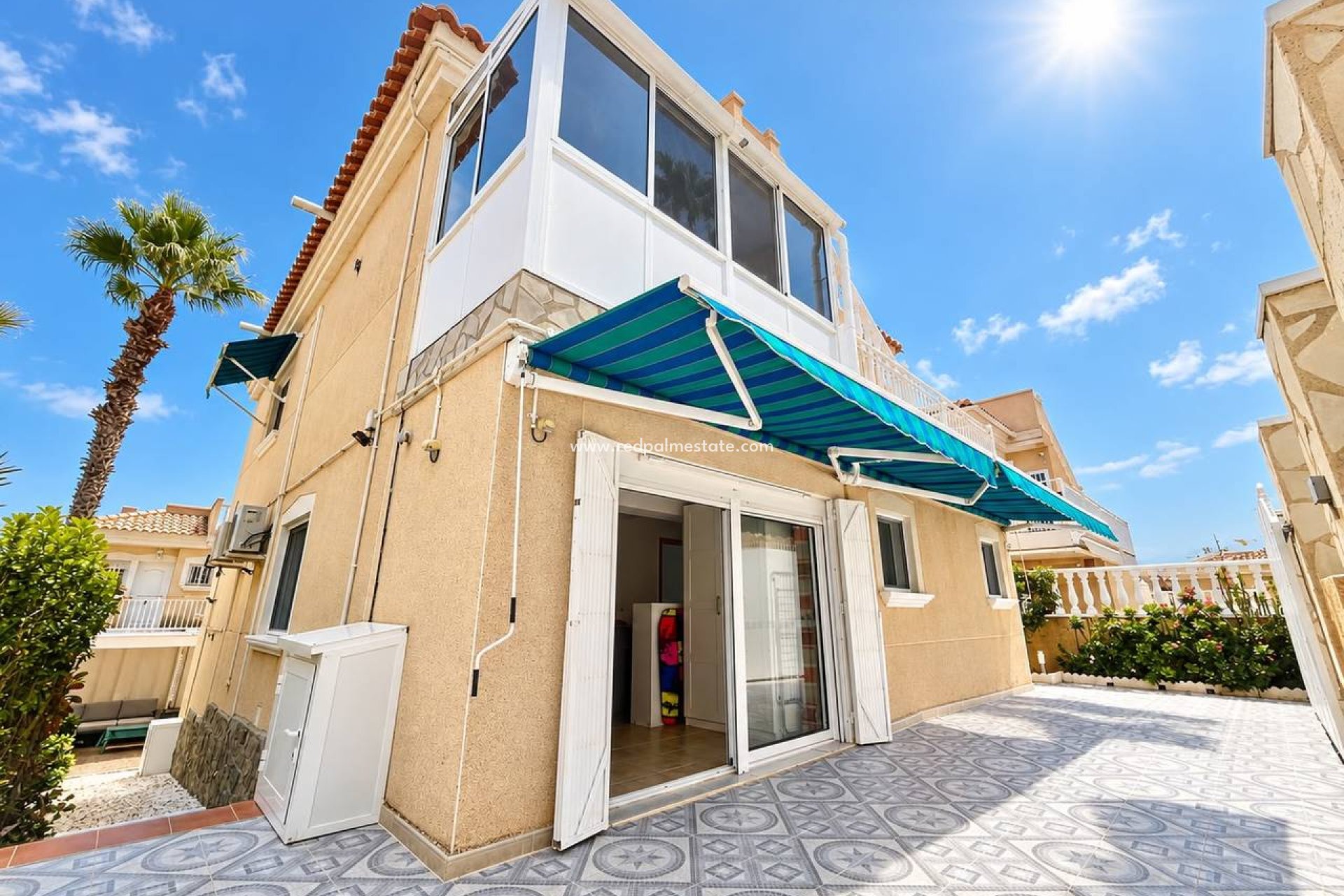 Resale - Villa -
Orihuela Costa - Villamartín