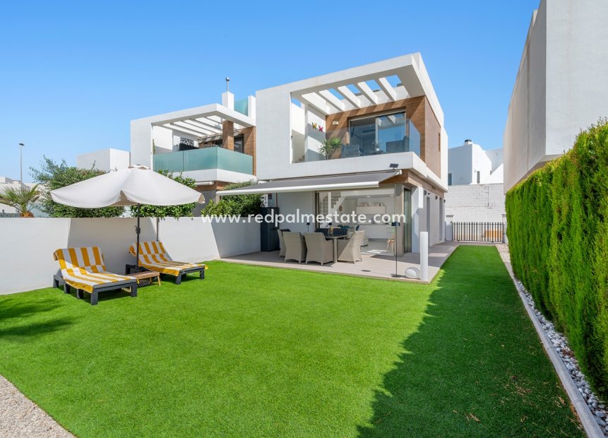 Resale - Villa -
Orihuela Costa - Villamartín