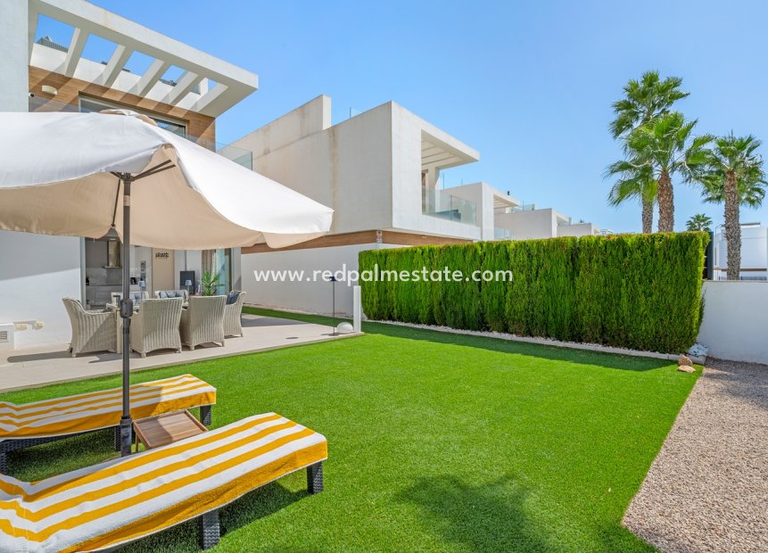 Resale - Villa -
Orihuela Costa - Villamartín