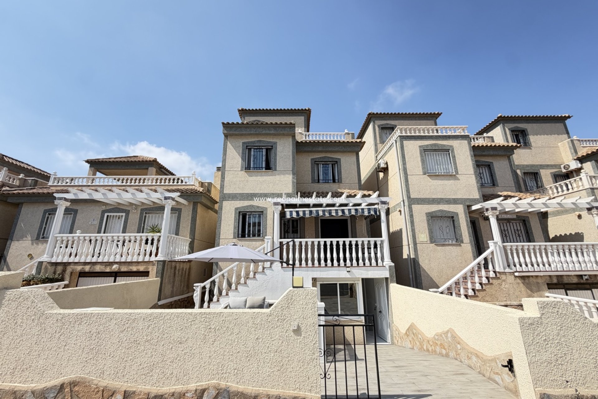 Resale - Villa -
Orihuela Costa - Villamartín
