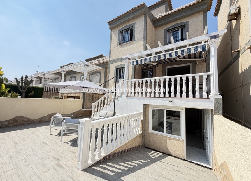 Resale - Villa -
Orihuela Costa - Villamartín