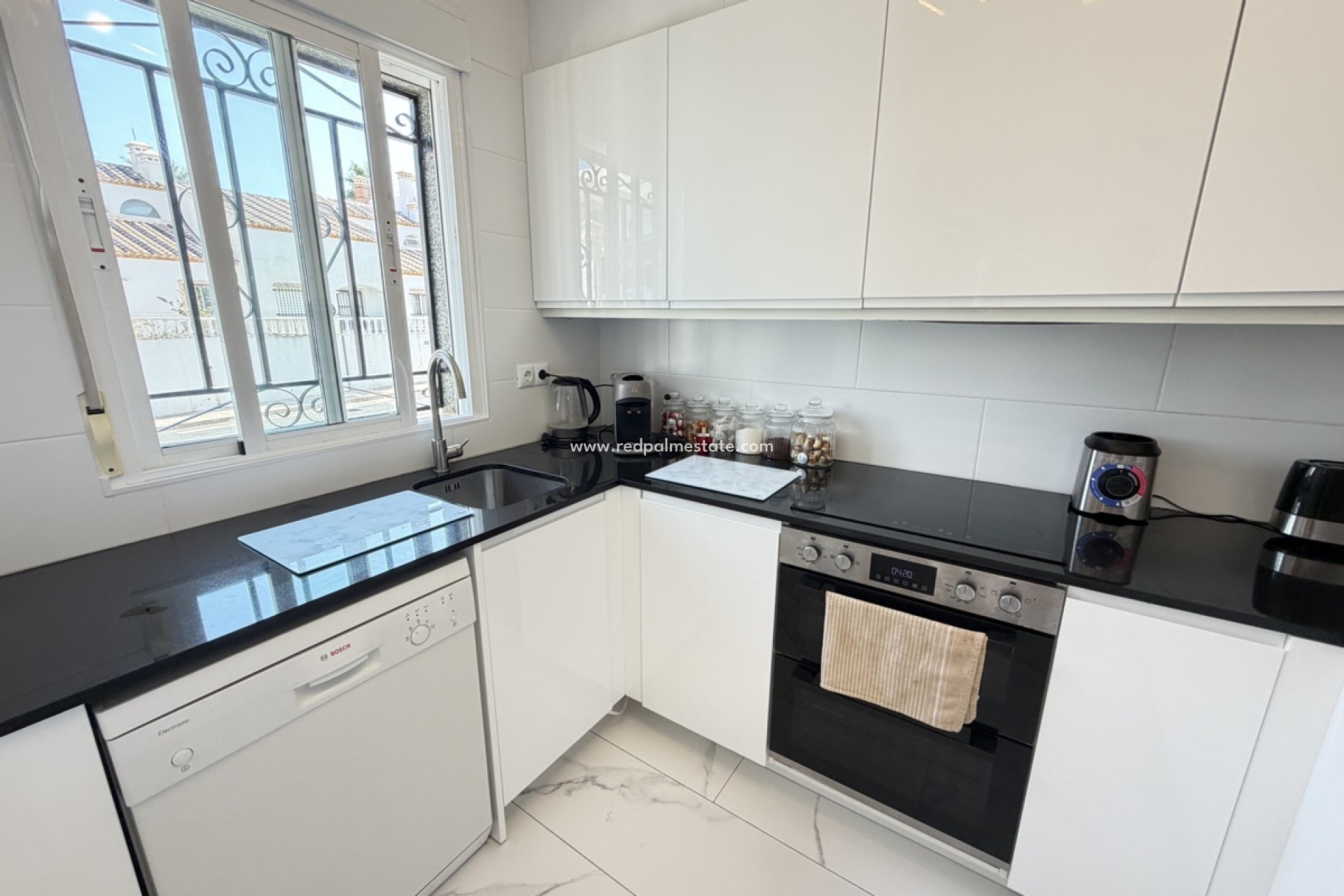 Resale - Villa -
Orihuela Costa - Villamartín
