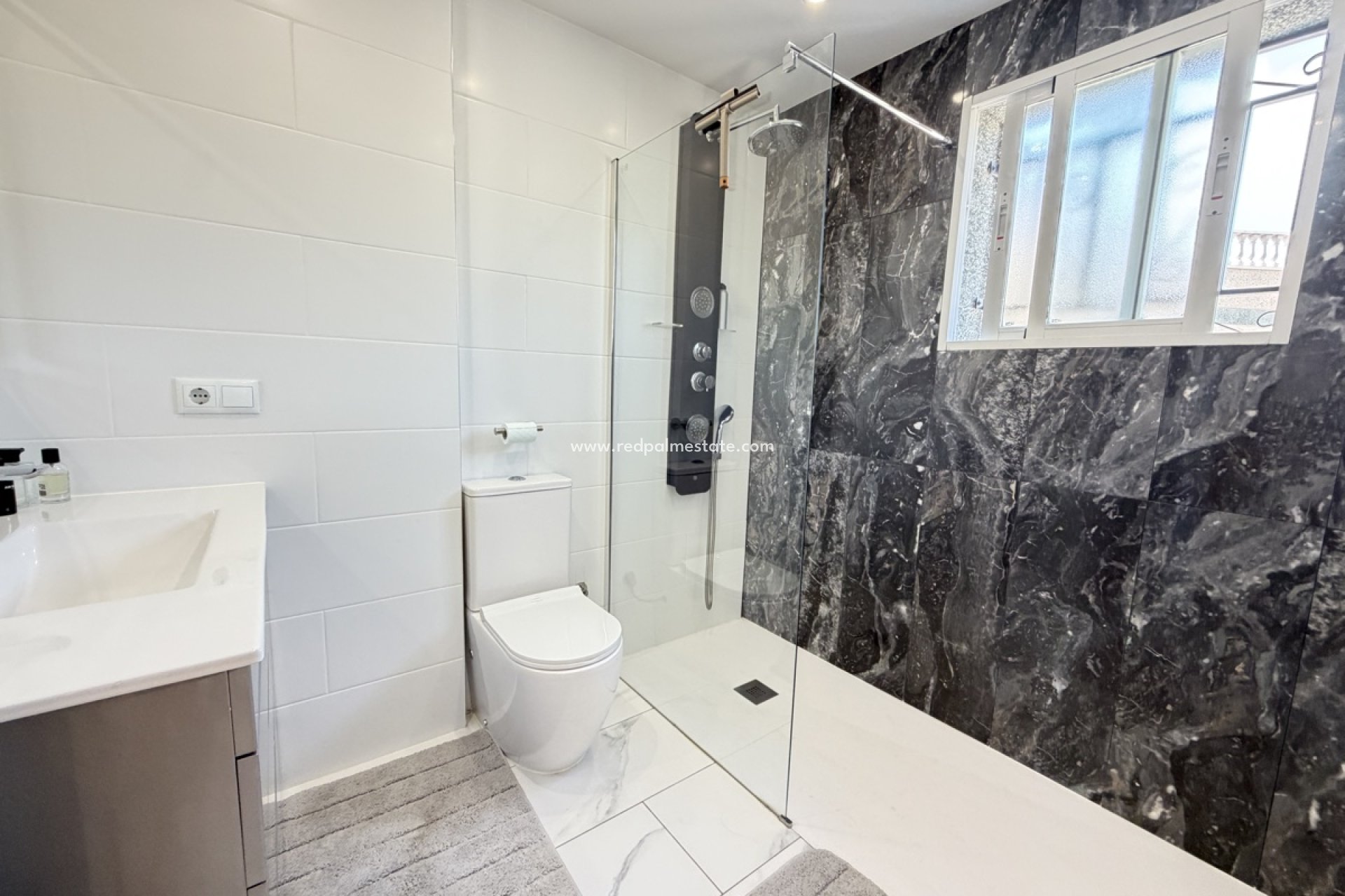 Resale - Villa -
Orihuela Costa - Villamartín