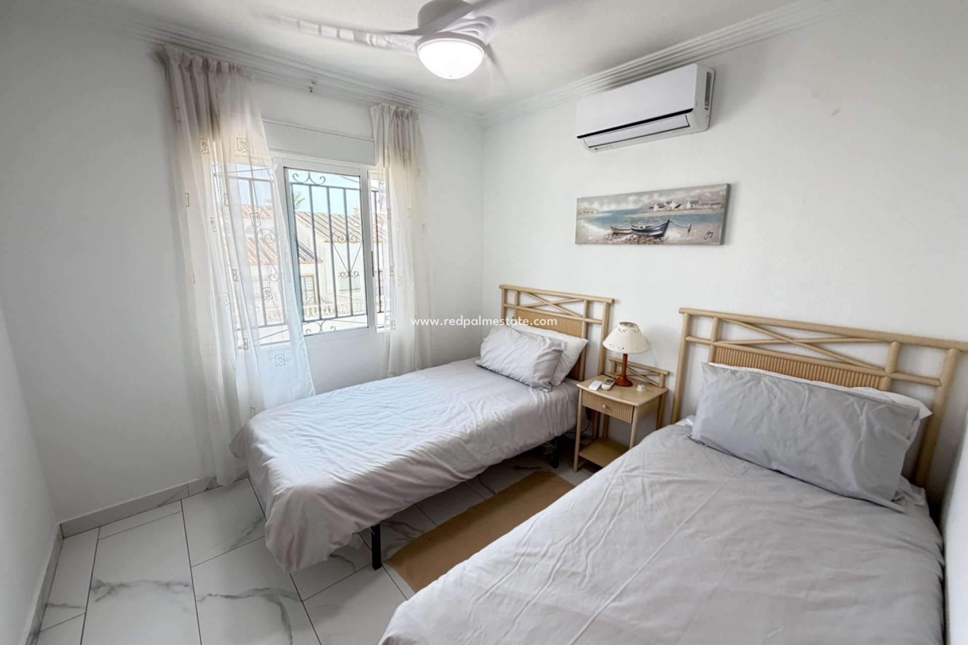 Resale - Villa -
Orihuela Costa - Villamartín