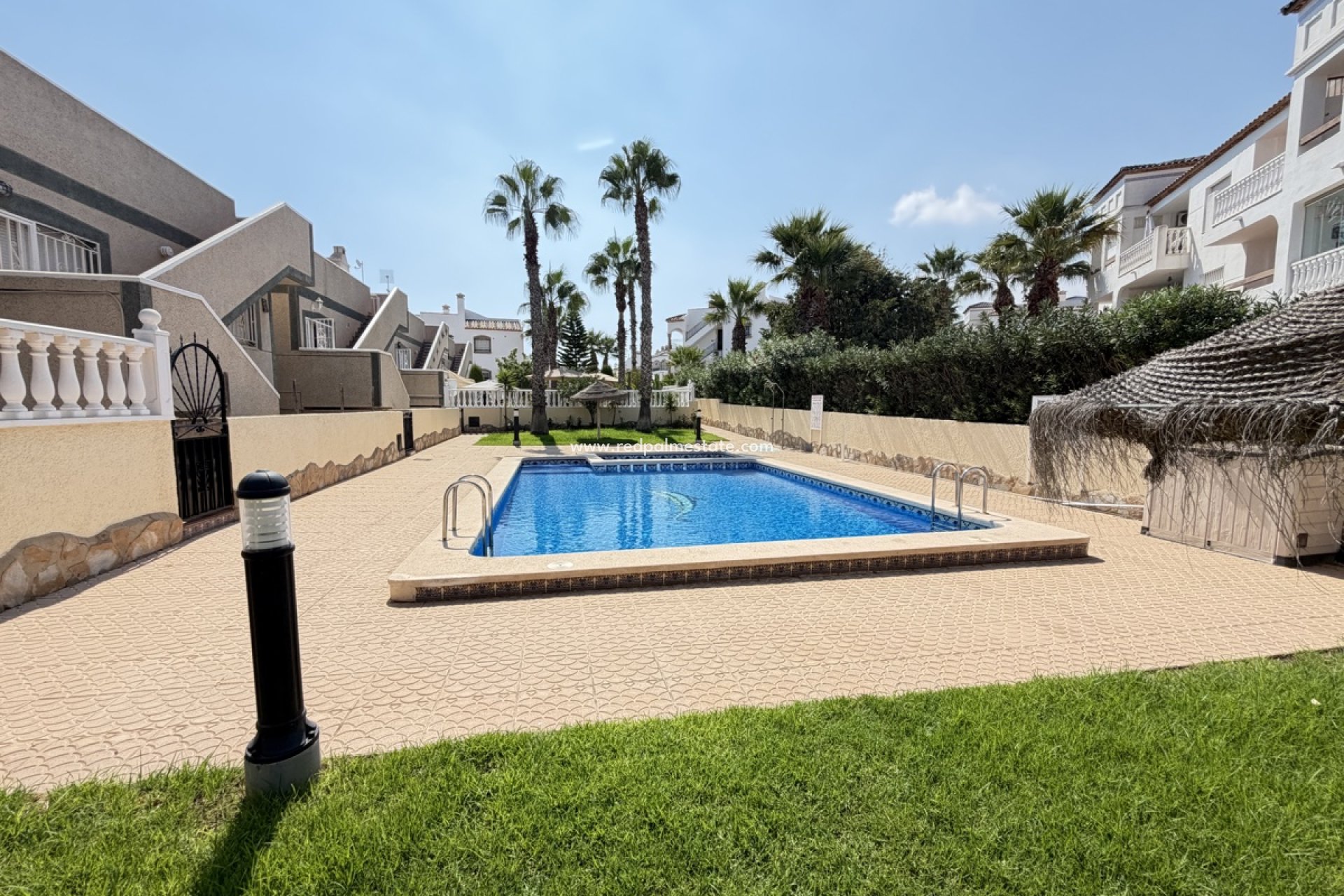 Resale - Villa -
Orihuela Costa - Villamartín