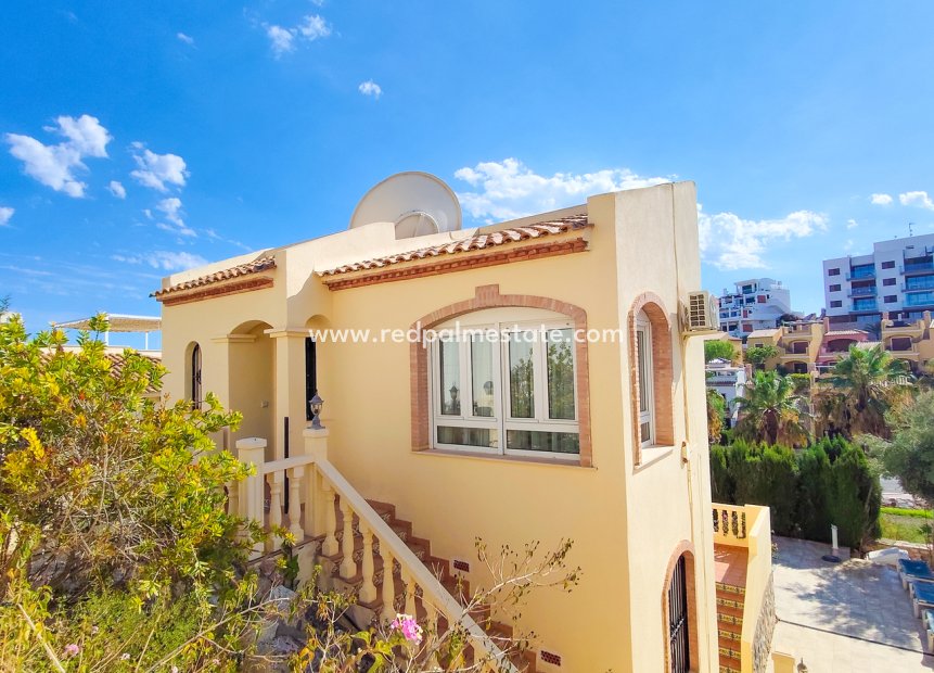 Resale - Villa -
Orihuela Costa - Villamartín