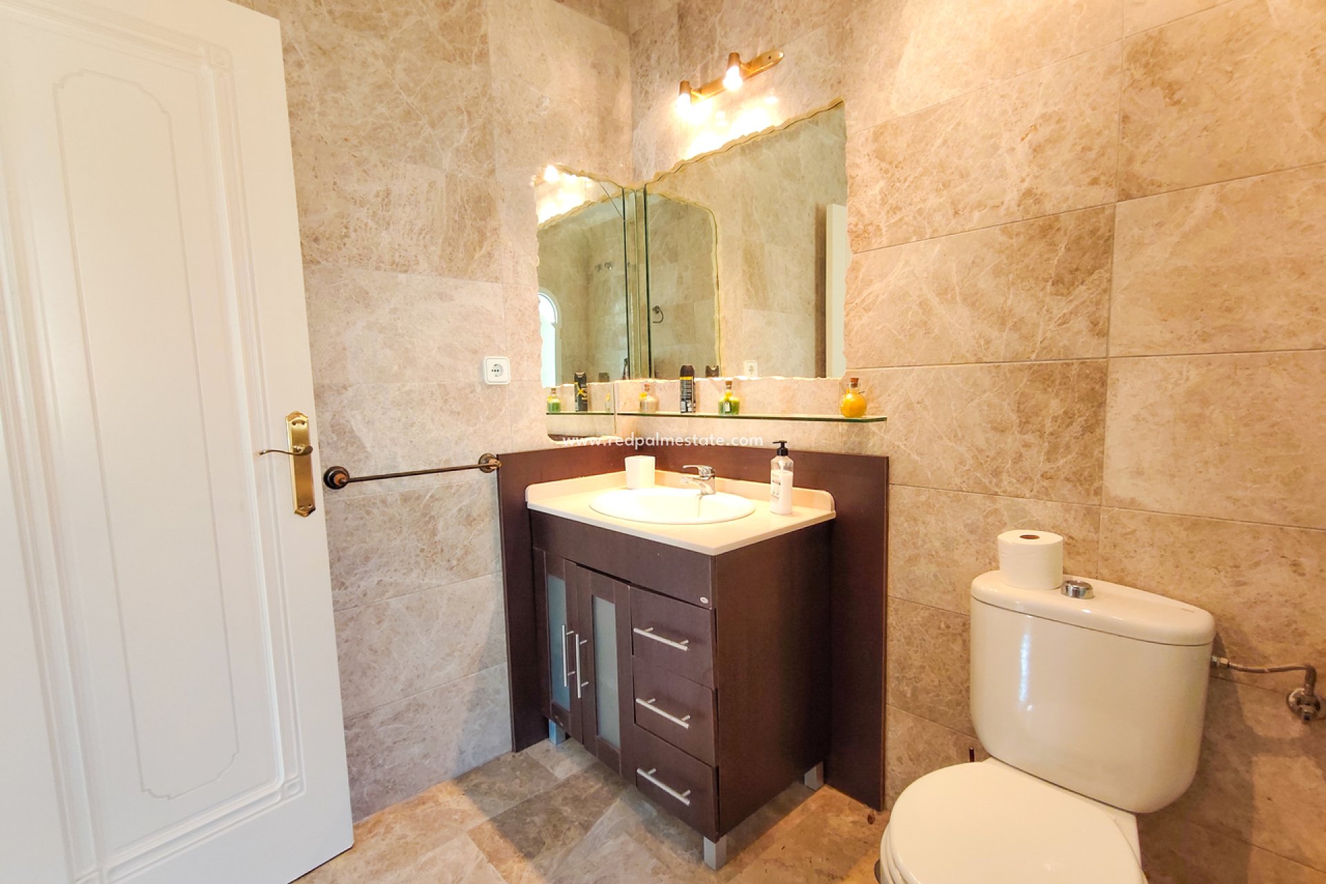 Resale - Villa -
Orihuela Costa - Villamartín