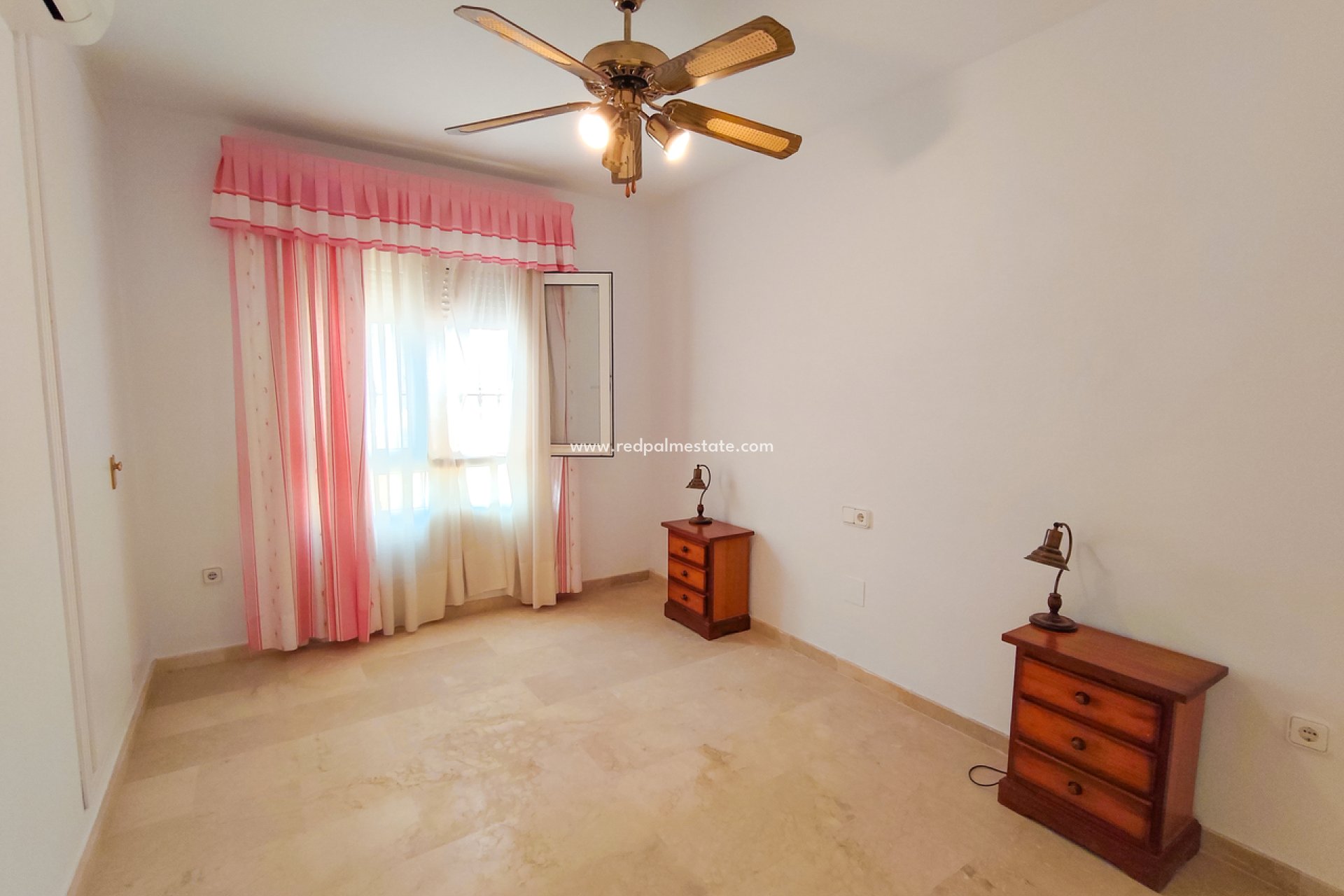 Resale - Villa -
Orihuela Costa - Villamartín