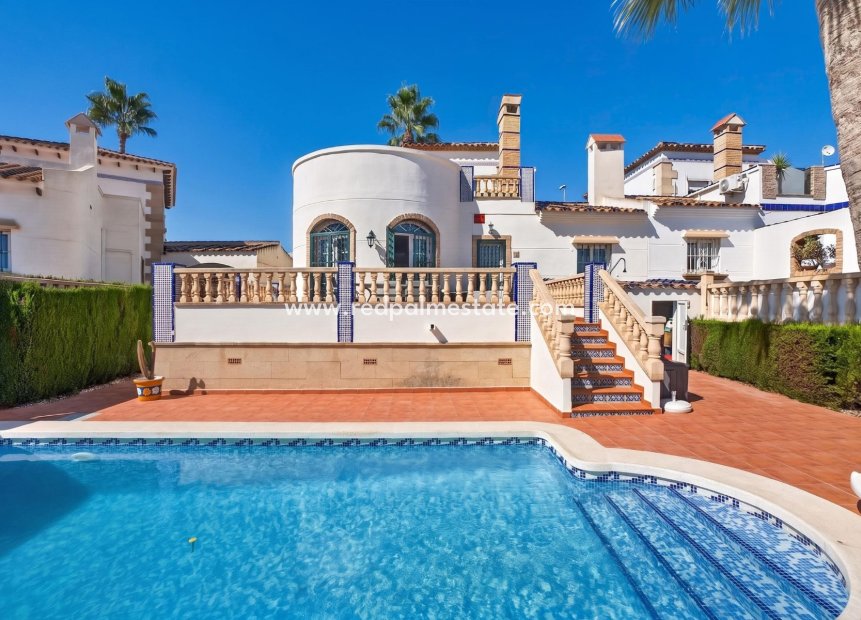 Resale - Villa -
Orihuela Costa - Villamartín
