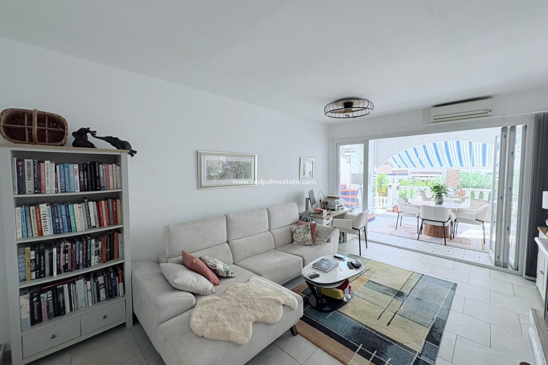 Resale - Villa -
Orihuela Costa - Villamartín