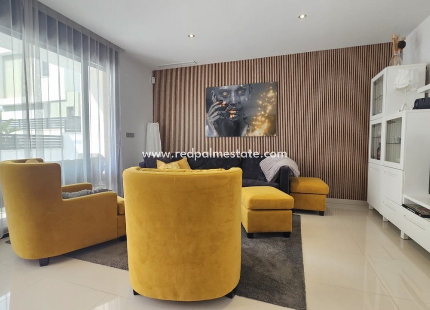 Resale - Villa -
Orihuela Costa - Villamartín