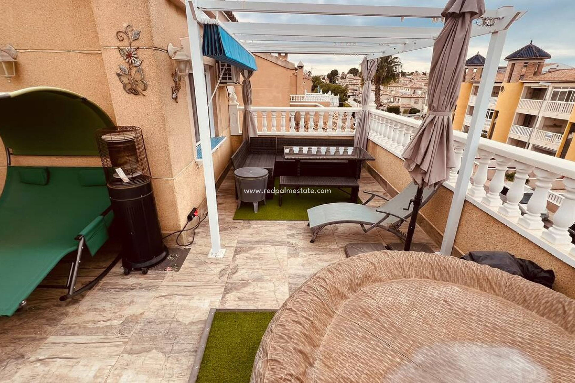 Resale - Villa -
Orihuela Costa - Villamartín