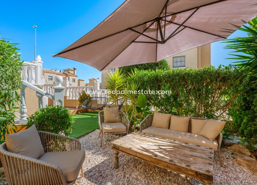 Resale - Villa -
Orihuela Costa - Villamartín
