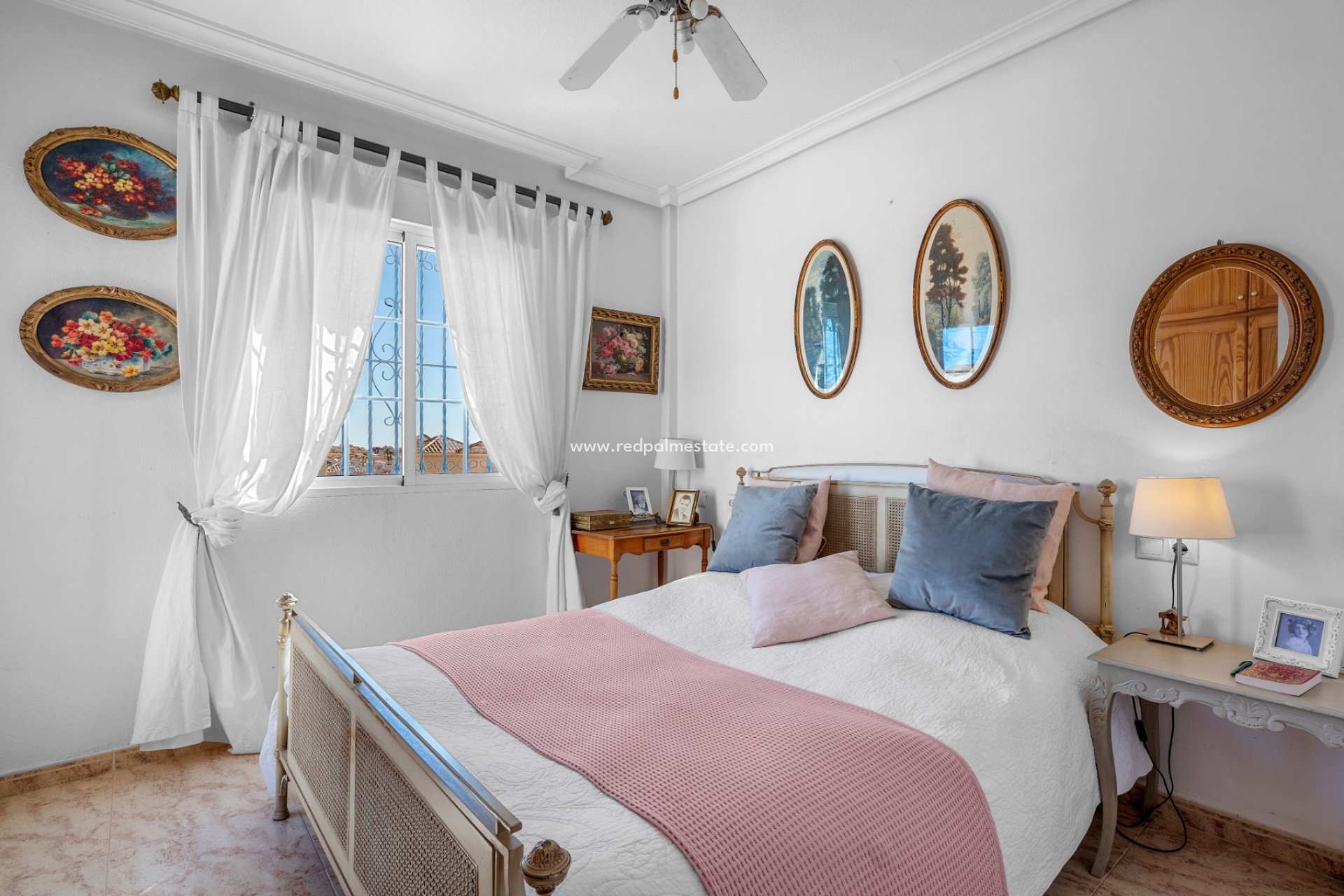Resale - Villa -
Orihuela Costa - Villamartín
