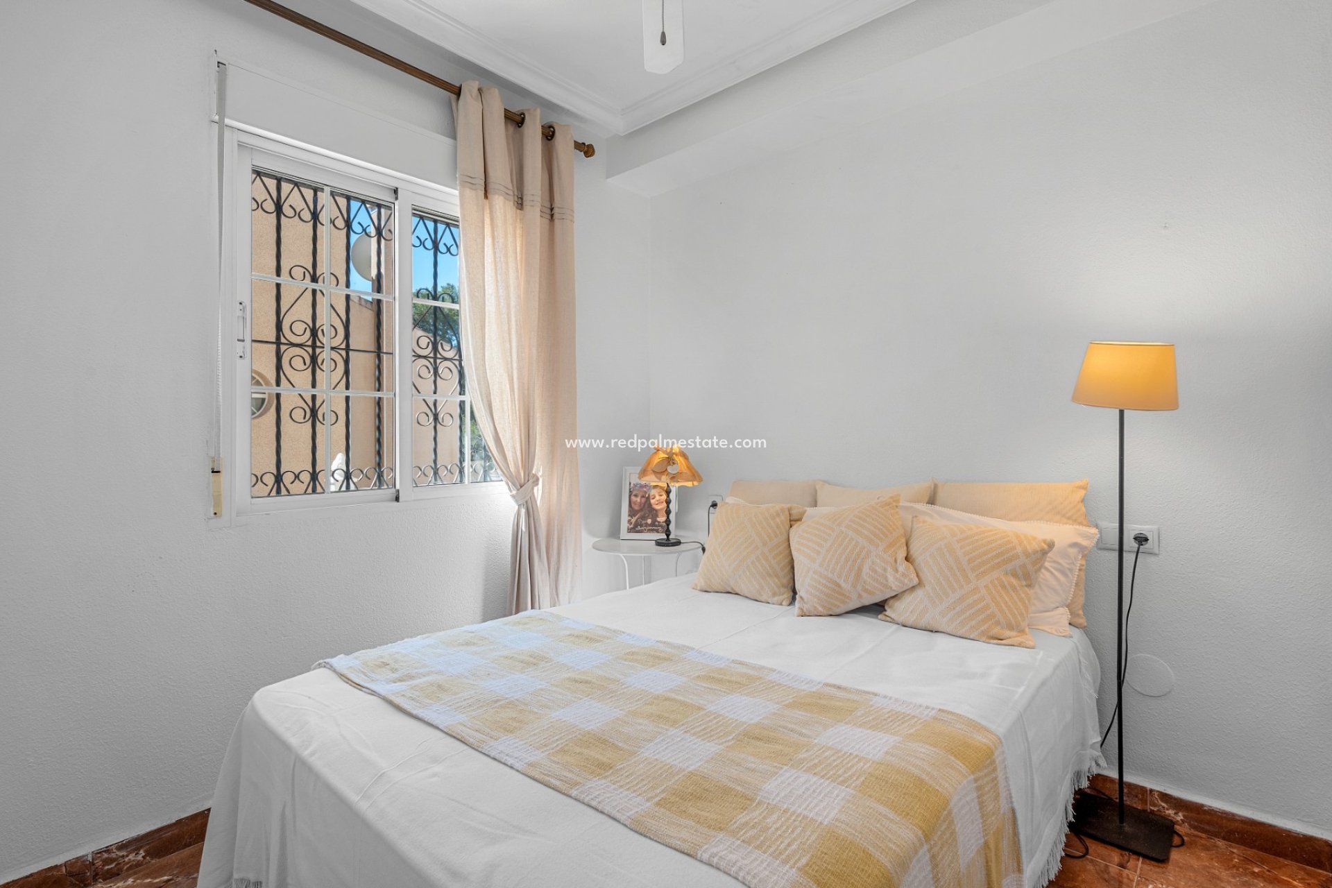 Resale - Villa -
Orihuela Costa - Villamartín