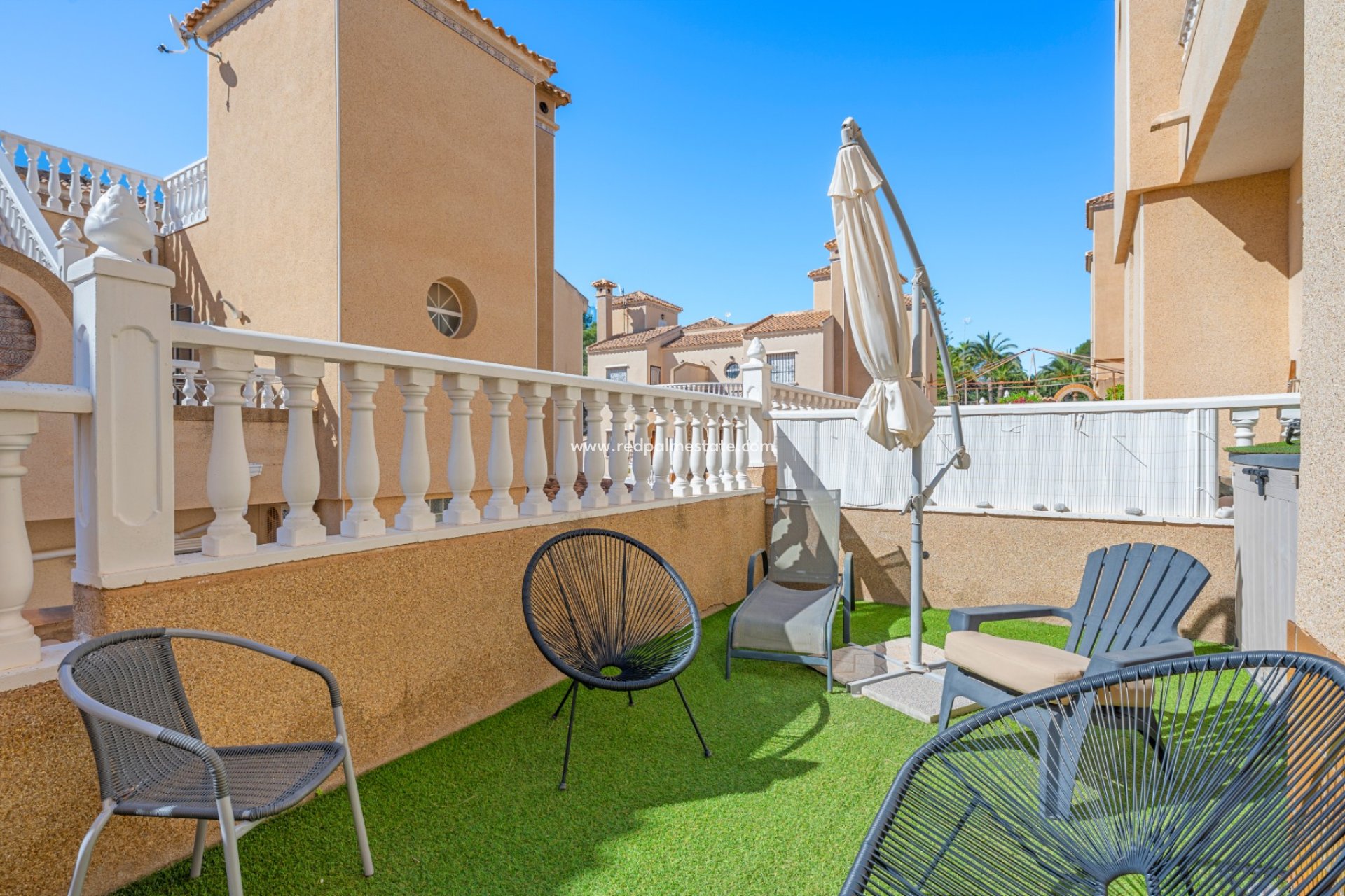 Resale - Villa -
Orihuela Costa - Villamartín
