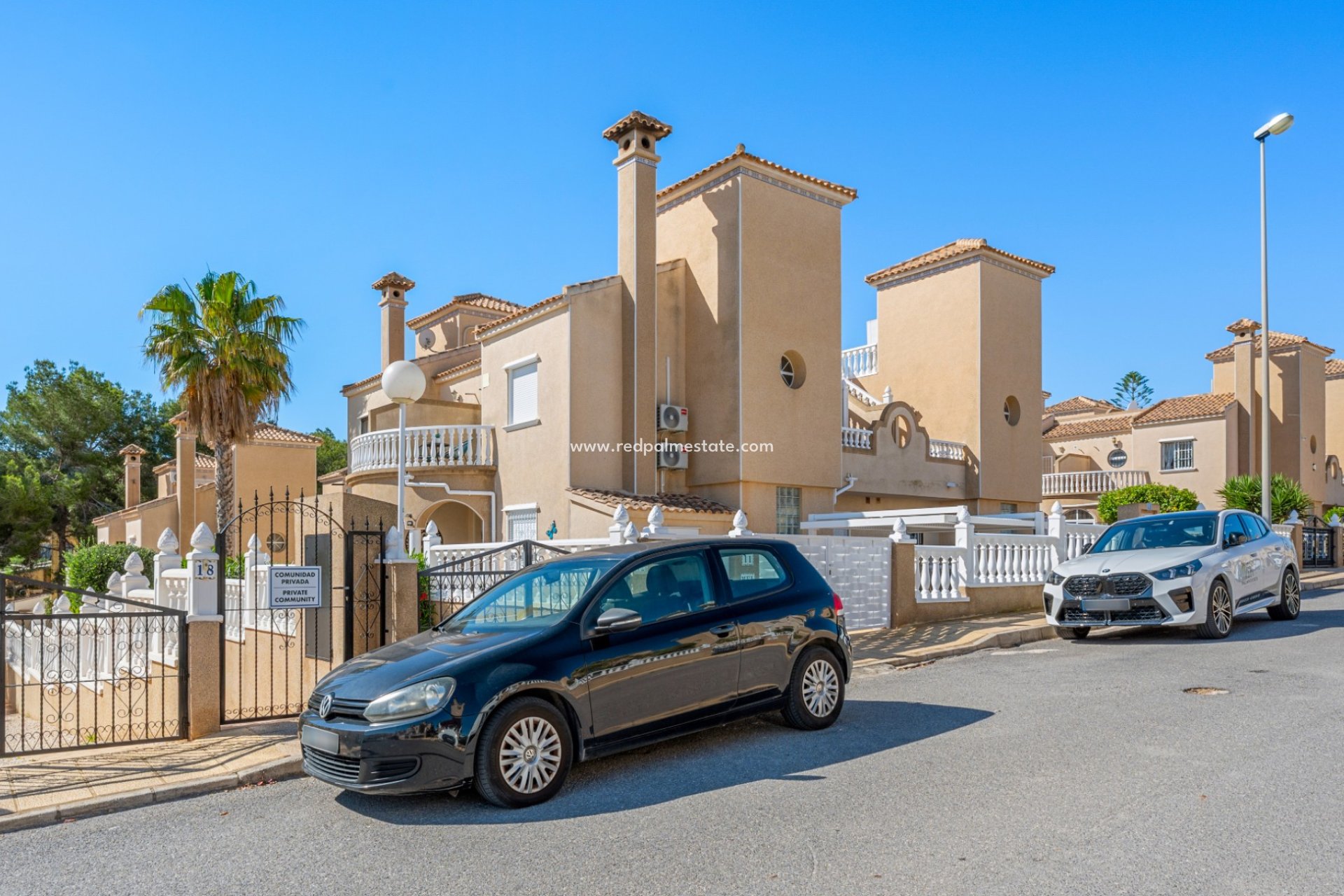 Resale - Villa -
Orihuela Costa - Villamartín