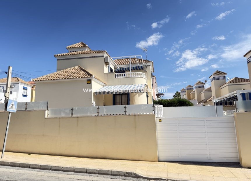 Resale - Villa -
Orihuela Costa - Villamartín