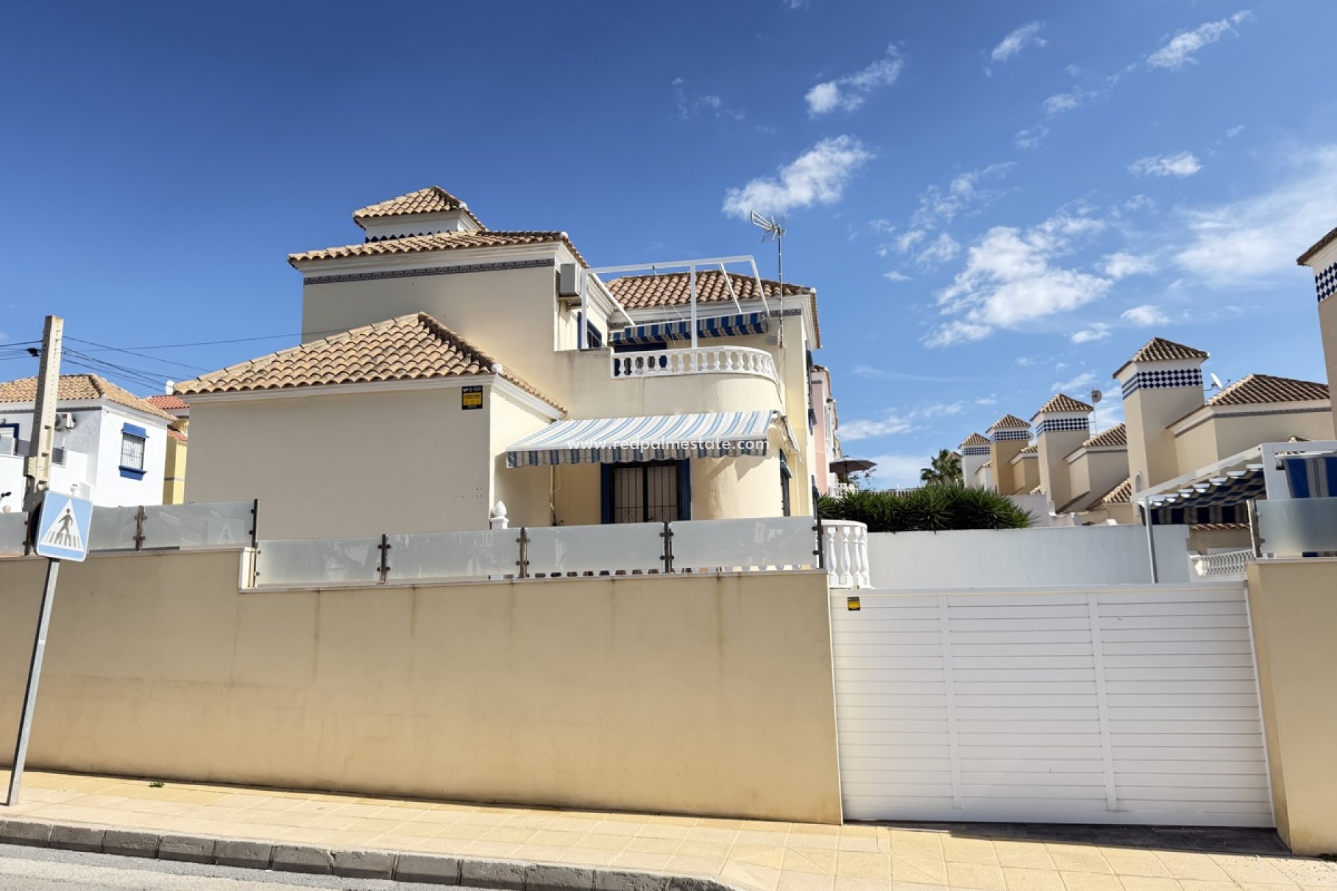 Resale - Villa -
Orihuela Costa - Villamartín