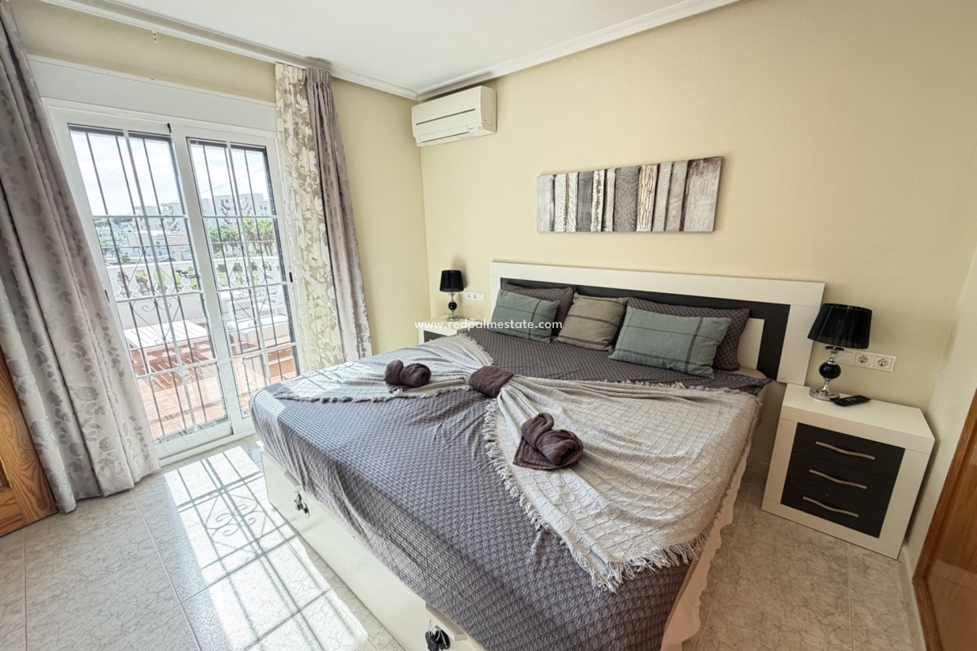 Resale - Villa -
Orihuela Costa - Villamartín