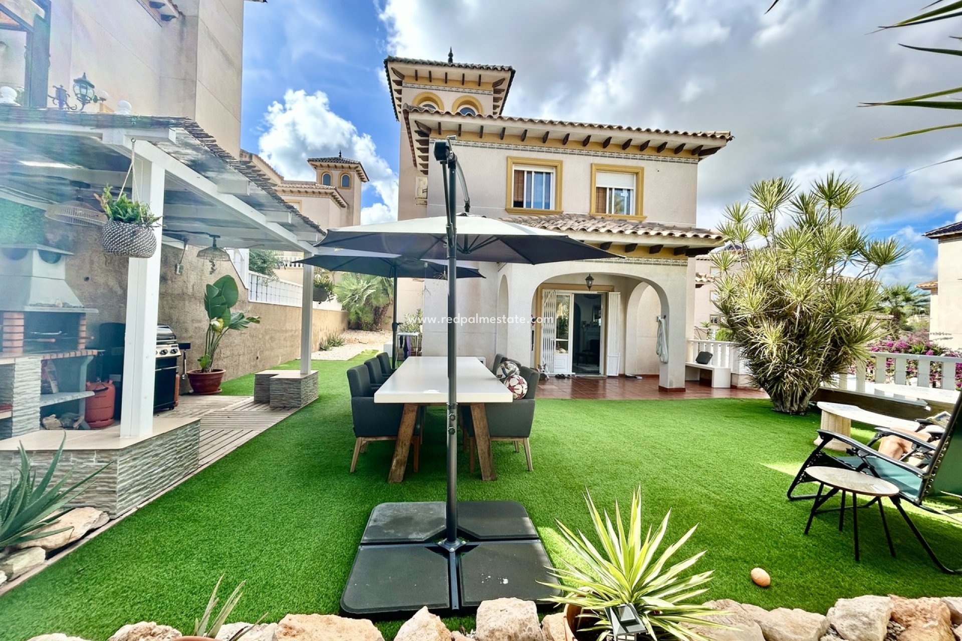Resale - Villa -
Orihuela Costa - Villamartín