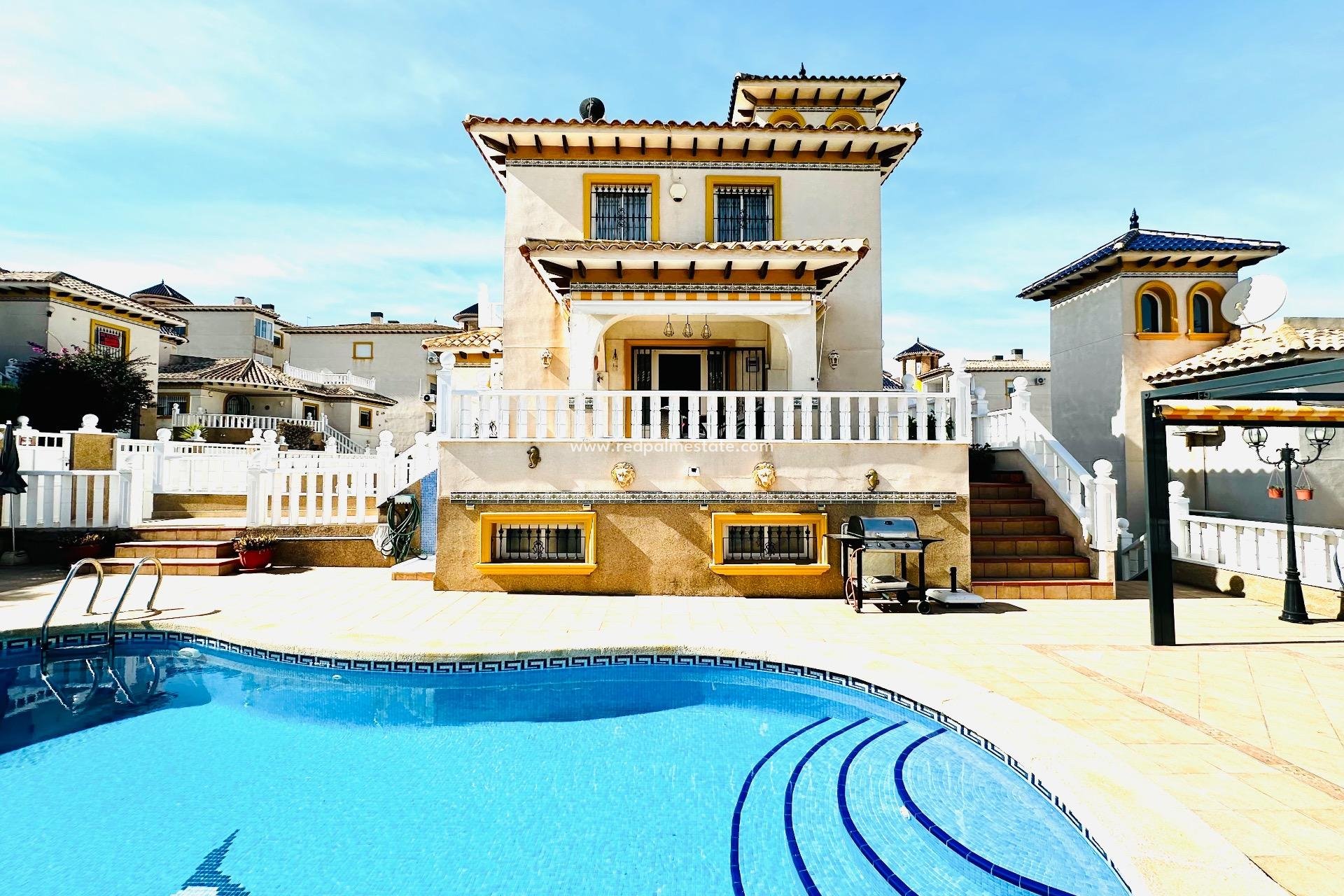 Resale - Villa -
Orihuela Costa - Villamartín