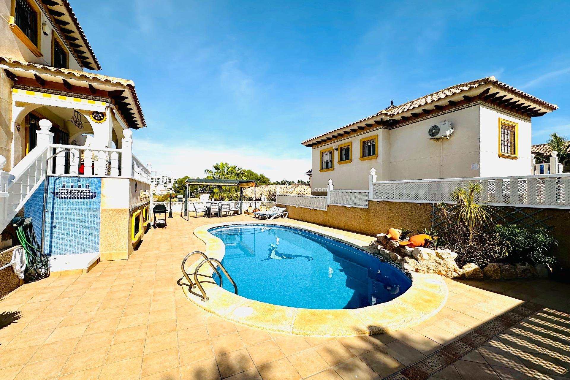 Resale - Villa -
Orihuela Costa - Villamartín