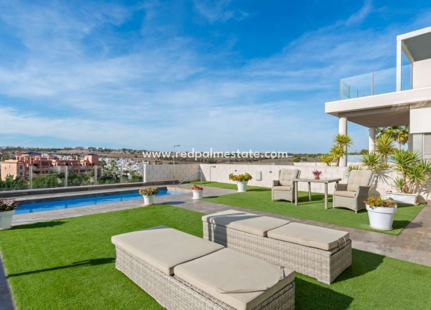 Resale - Villa -
Orihuela Costa - Villamartín