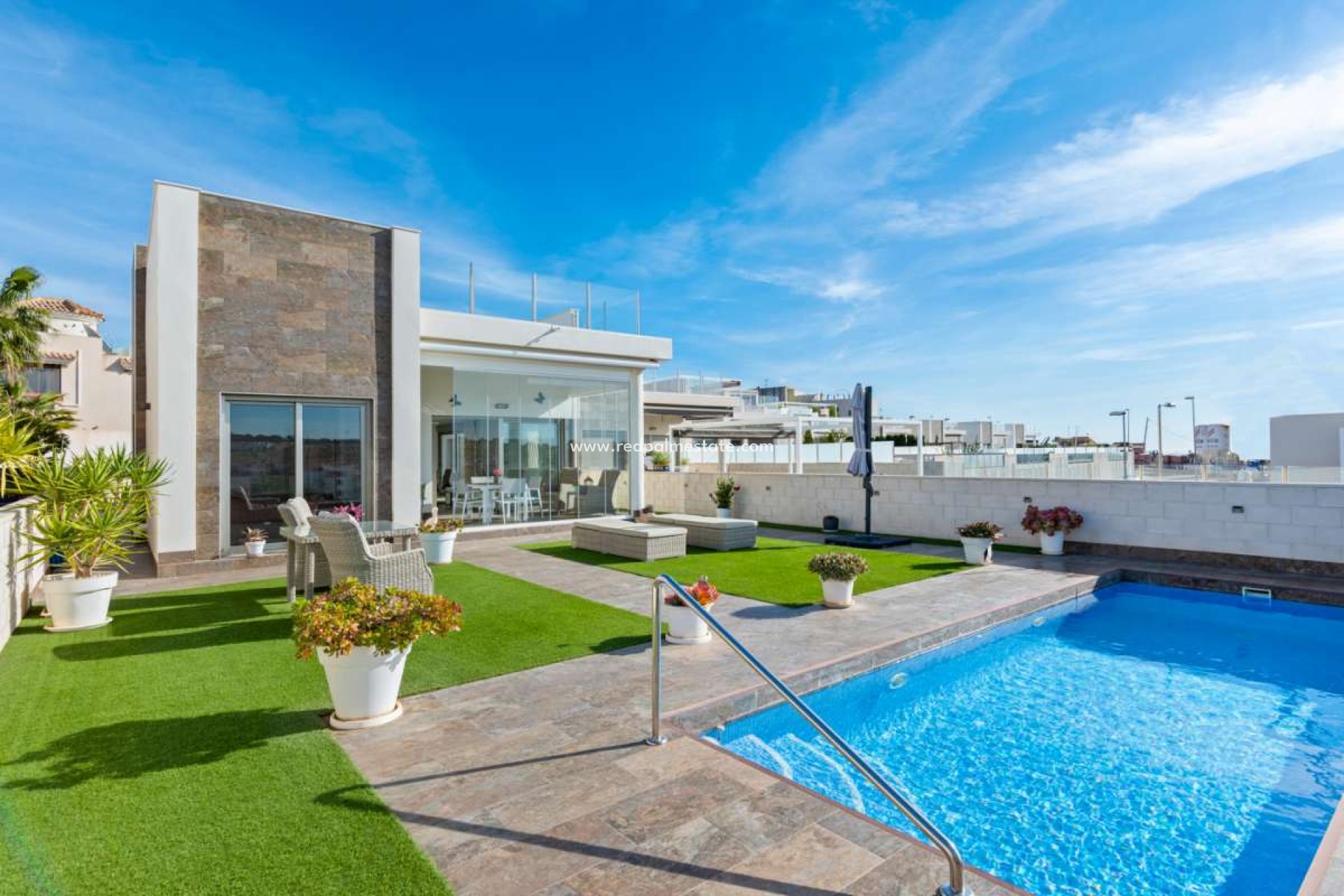 Resale - Villa -
Orihuela Costa - Villamartín